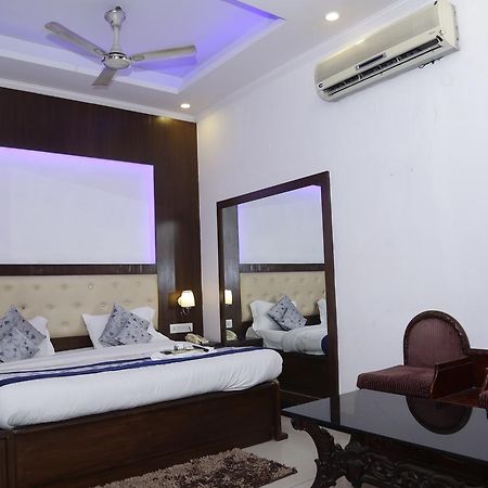 Vishal Hotel By Comfort Rooms Nova Deli Exterior foto