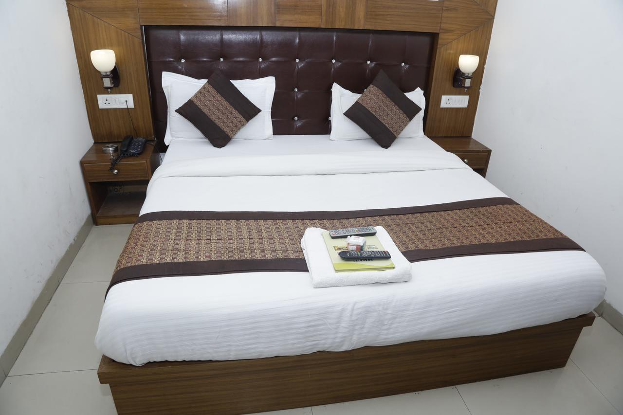 Vishal Hotel By Comfort Rooms Nova Deli Exterior foto