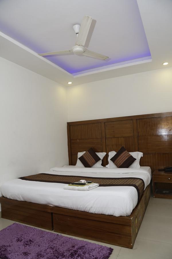 Vishal Hotel By Comfort Rooms Nova Deli Exterior foto