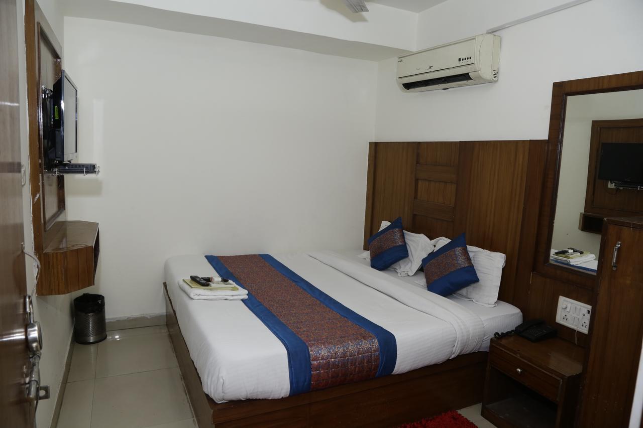 Vishal Hotel By Comfort Rooms Nova Deli Exterior foto