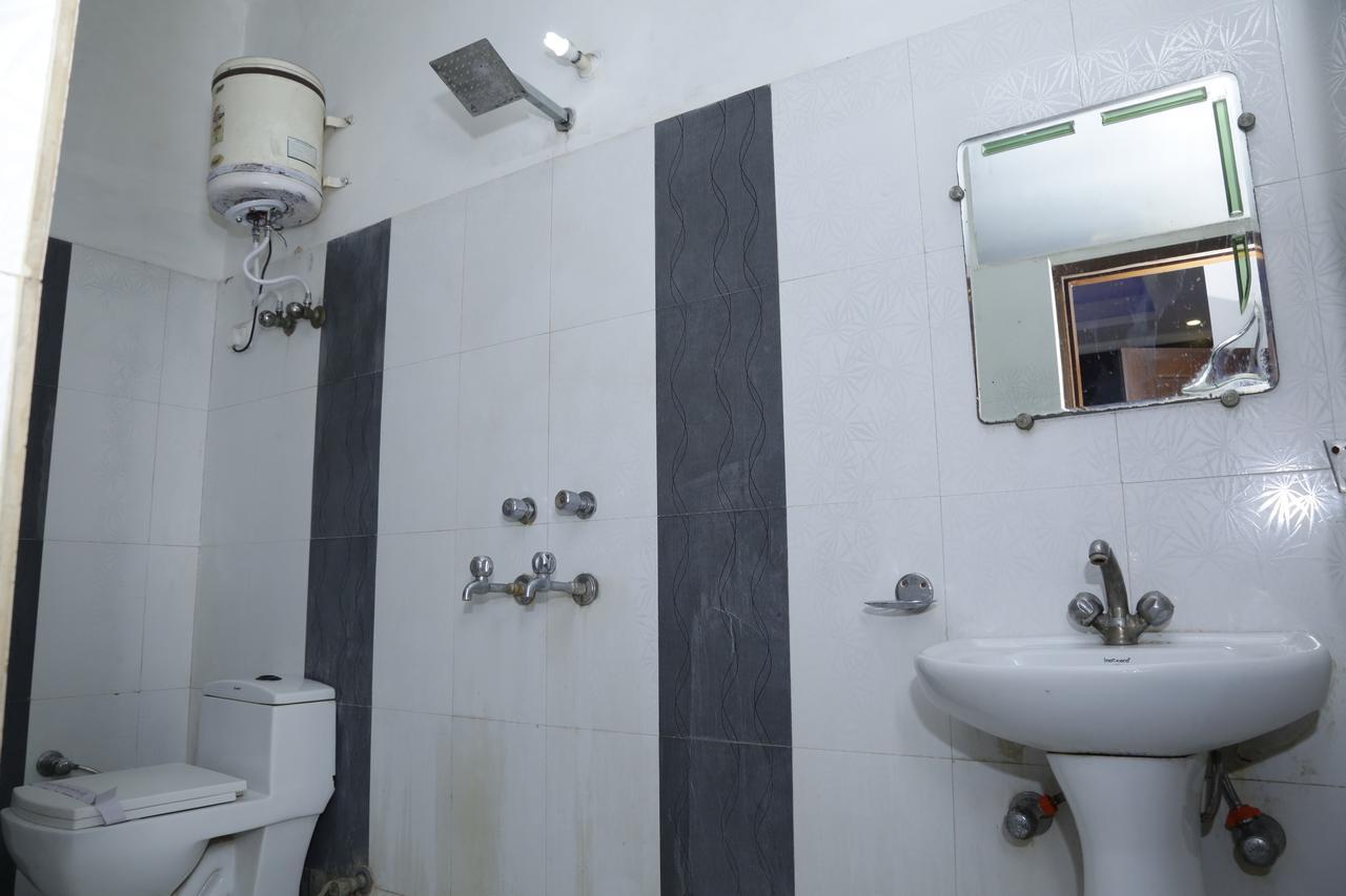 Vishal Hotel By Comfort Rooms Nova Deli Exterior foto