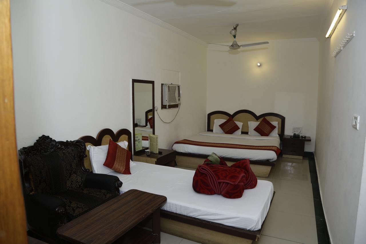 Vishal Hotel By Comfort Rooms Nova Deli Exterior foto