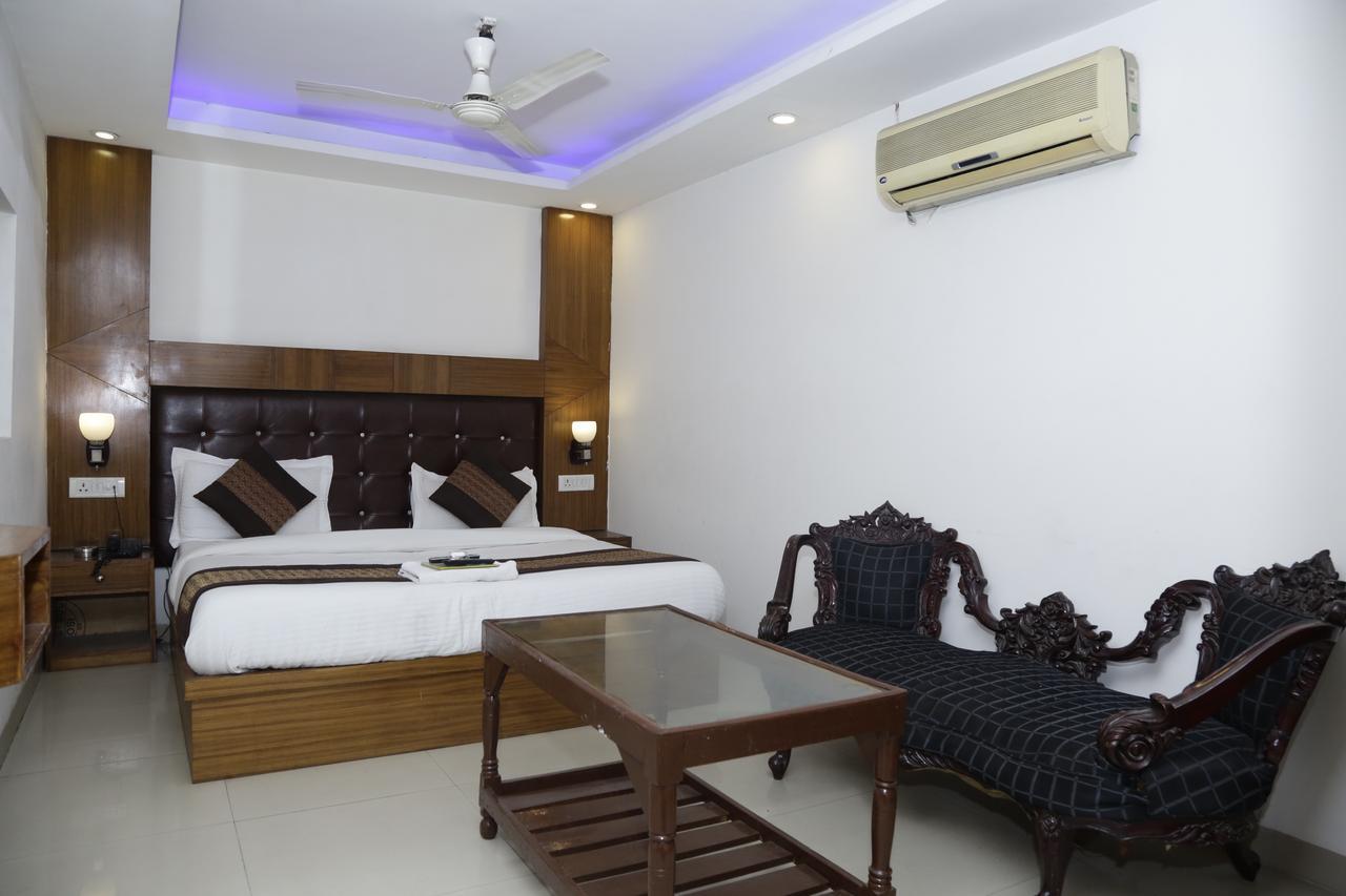 Vishal Hotel By Comfort Rooms Nova Deli Exterior foto